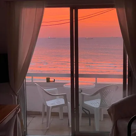Dreamy Seaside Apartament Larnaca