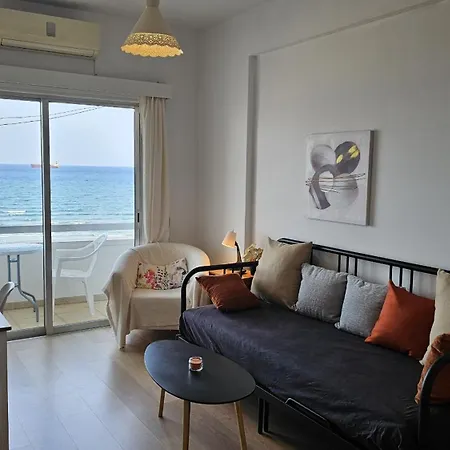 Dreamy Seaside Apartment Larnaca